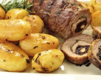 Poitrine d'agneau roulée et farcie aux pruneaux