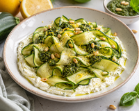 Tagliatelles de courgettes : prêtes en 5 minutes, voici la recette magique à base de pesto et crème de feta pour cuisiner léger sans allumer les plaques