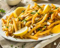 Les Greek Fries :  connaissez-vous ces frites à la feta parfaites pour l’été ?