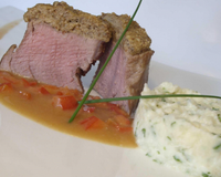 Mignon de porc-viennoise de champignons, purée "Grand Mère", jus relevé au poivron...