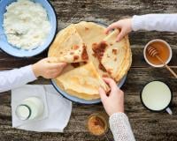 Cette recette gourmande de crêpes à la frangipane est le compromis parfait entre l’Épiphanie et la Chandeleur