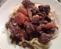 J'ai essayé de nombreuses recettes de boeuf bourguignon, mais celle-ci est très simple, et pour moi reste la meilleure.
