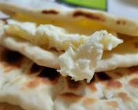 Naans au fromage traditionnels