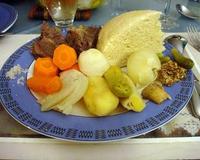 Mique cuite dans un bouillon de légumes avec du petit salé demi sel.