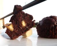 Vous aviez déjà eu droit à une version de ce gâteau il y'a quelques temps, mais preuve qu'il m'a beaucoup plu et que la courgette intrigue toujours ceux qui le goutte,…