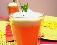 Une soupe de fruits extra-fraîche avec un petit siphon menthe pour un accord melon et menthe. Une recette réalisée en vidéo pour Truffaut.