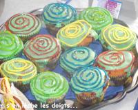 Cupcakes avec glaçage au sucre glace garnis de bonbons. Réalisés pour l'anniversaire de mon fils.