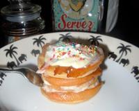 C'est un dessert sucré à base de kaki, d'une pâte brisée, de chantilly et poudre de noisette. Un bon mélange de saveurs !