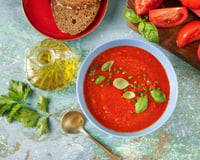 Oubliez la poubelle : le secret de ce chef pour recycler vos tomates et votre basilic fatigués