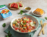 Fraîche et originale, cette salade de surimi pastèque et feta est la nouvelle star de l’été !