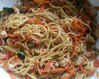 Nouilles sautées à la dinde et légumes