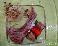 Côtelettes d'agneau et légumes grillés, écrasée de pomme de terre et sa touche crumble