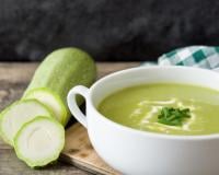 "Un délicieux velouté aux courgettes et au Kiri qui devrait sans aucun doute plaire aux enfants" : voici notre recette parfaite pour affronter la grisaille de la rentrée !