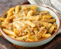 Ce que les Italiens ne font jamais lorsqu'ils réchauffent un plat de pâtes de la veille