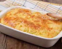 Ce gratin de pommes de terre et céleri rave au fromage râpé de Bello Gratinato Giovanni Ferrari.
