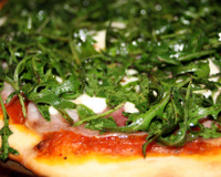 Pizza pancetta,mozzarela et roquette