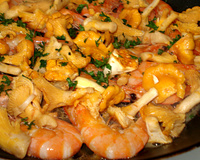 Méli-mélo de Girolles et crevettes tièdes en sauce vinaigrette biphasée Amora
