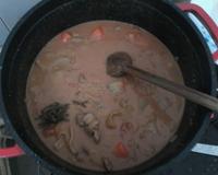 Un plat mijoté africain, à base de viande, légumes et de pâte d'arachide. C'est fondant et délicieusement parfumé. Bon voyage !