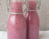 Pour le goûter des enfants rien de plus pratique qu'un smoothie dans des mini bouteilles : ils peuvent aller se balader et se régaler !
