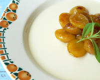 Le blanc-manger est un dessert très ancien qui remonte au Moyen-Age. Un dessert super facile à faire. Le plus dur est d'attendre pour le déguster bien frais.