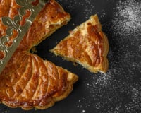 Comment faire une galette des rois maison avec un seul rouleau de pâte feuilletée ?
