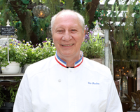 « C’est une jolie salade qu’on trouve dans les palaces » : ni César, ni niçoise, voici la recette estivale ultra-gourmande du chef Éric Frechon