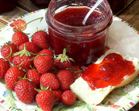 Confiture de fraises avec des petits morceaux