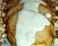 Carpaccio de poire sauce au roquefort et concassé de noix grillées