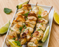 Brochettes de poulet marinées à l'huile d'olive et au citron