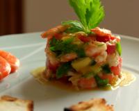 Cette recette de salade mixte aux crevettes, mangues et tomates est très rafraîchissante pour le printemps et surtout pour l"été.