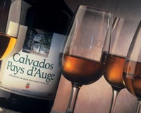Calvados, Pommeau de Normandie et jus de pomme.