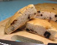 Pour faire durer encore quelques jours l'été, j'ai décidé de réaliser une fougasse olive " tomate séchées sans gluten qui va directement nous transporter avec ces saveurs…