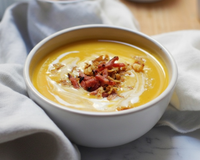 Velouté de courge butternut, lait de coco et bacon grillé