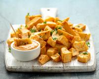 Cette recette de chef vous livre le secret pour faire de bonnes patatas bravas avec leur sauce secrète !