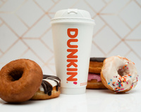 Dunkin’, le leader mondial du donut XXL, débarque en France : voici où ouvre la 1ʳᵉ boutique