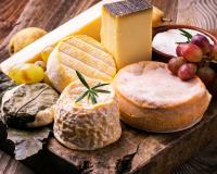 Peut-on quand même manger du fromage avec du cholestérol ou une intolérance au lactose ? Ce médecin répond