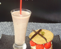 Faire la pâte à sablés, la crème pâtissière et le smoothie.