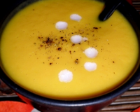 Un velouté original puisqu'il ne contient qu'une sorte de légumes: des carottes. Associées à du lait de coco, c'est un délicieux mariage de saveurs!