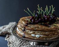 Une recette originale de gâteau de crêpes à la confiture de cerise d'Itxassou, pour la touche d'exotisme...