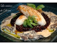 Risotto de riz Venere accompagné de sa lotte et sa sauce aux morilles