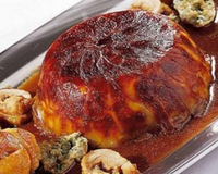 La "Charlotte de boudin aux escargots, endives confites au miel et fourme d'Ambert" est une recette de Judicaël Bertin, CFAIE Vale-de-Reuil (27).1e prix du Championnat…