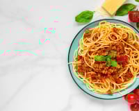 Des pâtes bolo saines et équilibrées, prêtes en 15 min : voici la recette parfaite d’une diététicienne