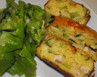 Pour le repas du soir ou un pique-nique, le cake salé est l'idée qu'il faut avoir !