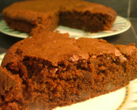 Un gâteau original qui goûte bien le chocolat et sa touche étonnante d'aubergine !