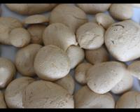 Petites meringues au café.