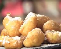Le pet-de-nonne est un beignet soufflé au sucre, préparé à base de pâte à choux et frit. C'est un beignet 100% gourmand auquel il est difficile de résister !