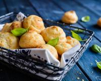 Cette recette de gougères au parmesan et pesto s’annonce idéale pour l’apéritif !