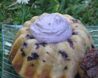 De délicieux petits gâteaux avec une belle chantilly violette !
