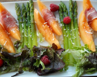 Salade de melon et asperges vertes à la framboise