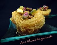 Ce nid d'oiseaux connu aussi sous le nom de'aush elbulbul' est une pâtisserie orientale d'origine syrienne, constituée de cheveux d'anges enroulés sous forme d'un nid,…